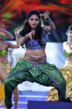 Sunaina perfoms during the 60th Filmfare Awards..jpg